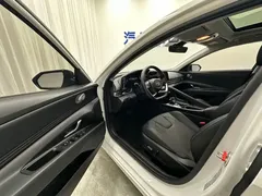 2022 Hyundai Elantra 1.5L CVT LUX Premium, белый — фото 7