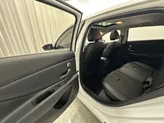 2022 Hyundai Elantra 1.5L CVT LUX Premium, белый — фото 8