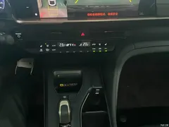 2023 Toyota Crown SportCross 2.5L SportCross HEV 2WD Premium — фото 9
