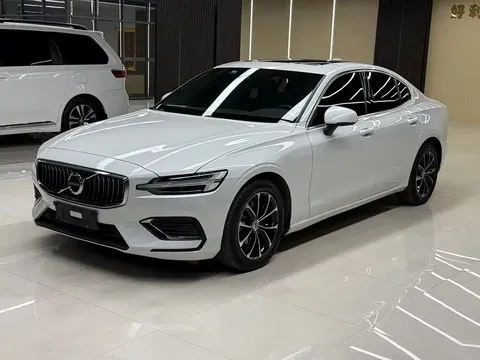 2022 Volvo S60 B4 Sport