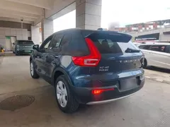 2022 Volvo XC40 T4 4WD, синий — фото 5