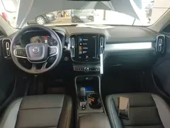2022 Volvo XC40 T4 4WD, синий — фото 10