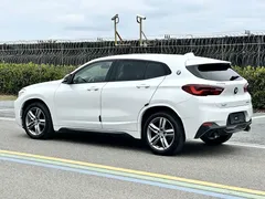 2023 BMW X2 sDrive25i M, белый — фото 6