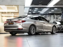 2021 Lexus ES 300h Premium — фото 3