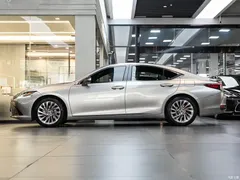 2021 Lexus ES 300h Premium — фото 4