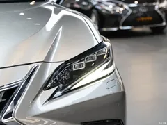 2021 Lexus ES 300h Premium — фото 6