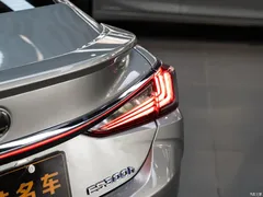 2021 Lexus ES 300h Premium — фото 7