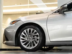 2021 Lexus ES 300h Premium — фото 8
