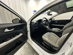 2023 Kia Cerato 1.5L CVT Luxury, белый — фото 7