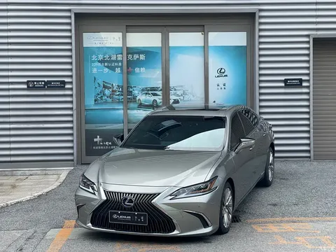 2020 Lexus ES 300h Executive