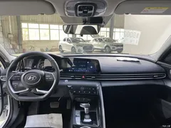 2022 Hyundai Elantra 1.5L CVT LUX Premium — фото 9