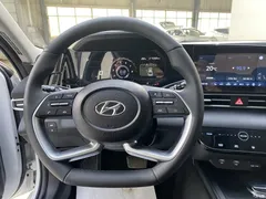 2022 Hyundai Elantra 1.5L CVT LUX Premium — фото 10