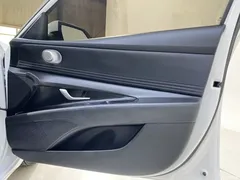 2022 Hyundai Elantra 1.5L CVT LUX Premium — фото 13