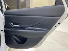 2022 Hyundai Elantra 1.5L CVT LUX Premium — фото 14