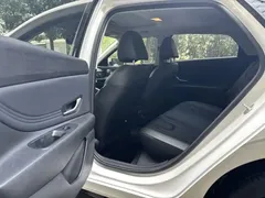 2023 Hyundai Elantra 1.5L CVT LUX Premium, белый — фото 6