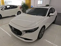 2022 Mazda 3 2.0L AT, белый — фото 2
