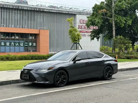 2022 Lexus ES 300h F SPORT
