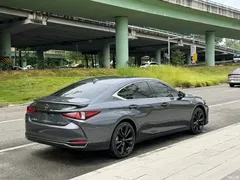 2022 Lexus ES 300h F SPORT — фото 3