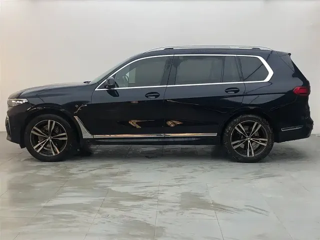 2021 BMW X7 xDrive40i M