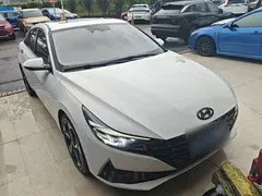 2022 Hyundai Elantra 1.5L CVT LUX Premium, белый — фото 2