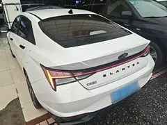 2022 Hyundai Elantra 1.5L CVT LUX Premium, белый — фото 3