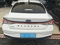 2022 Hyundai Elantra 1.5L CVT LUX Premium, белый — фото 4