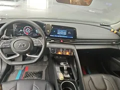 2022 Hyundai Elantra 1.5L CVT LUX Premium, белый — фото 8