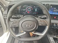 2022 Hyundai Elantra 1.5L CVT LUX Premium, белый — фото 9
