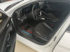 2022 Hyundai Elantra 1.5L CVT LUX Premium, белый — фото 14