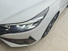 2022 Hyundai Elantra 1.5L CVT LUX Premium, белый — фото 22