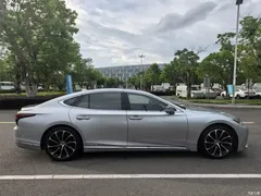 2021 Lexus LS 500h Executive — фото 4