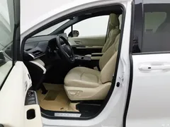 2023 Toyota Granvia 2.5L Hybrid Premium PLUS — фото 10