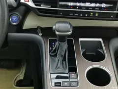 2023 Toyota Granvia 2.5L Hybrid Premium PLUS — фото 13