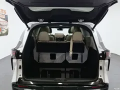 2023 Toyota Granvia 2.5L Hybrid Premium PLUS — фото 16