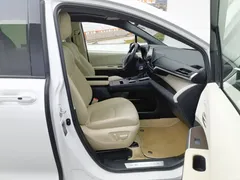 2023 Toyota Granvia 2.5L Hybrid Premium PLUS — фото 23
