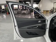 2021 Hyundai Elantra 1.5L CVT GLX Elite — фото 19