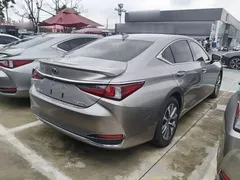 2020 Lexus ES 300h — фото 7