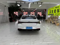 2022 Hyundai Elantra 1.5L CVT LUX Premium, белый — фото 5