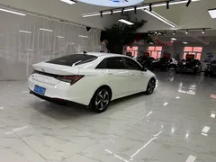 2022 Hyundai Elantra 1.5L CVT LUX Premium, белый — фото 6