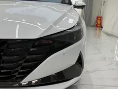 2022 Hyundai Elantra 1.5L CVT LUX Premium, белый — фото 9