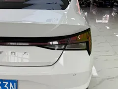2022 Hyundai Elantra 1.5L CVT LUX Premium, белый — фото 12