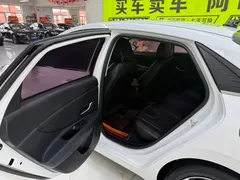 2022 Hyundai Elantra 1.5L CVT LUX Premium, белый — фото 17
