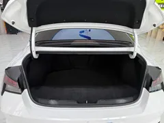 2022 Hyundai Elantra 1.5L CVT LUX Premium, белый — фото 19