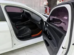 2022 Hyundai Elantra 1.5L CVT LUX Premium, белый — фото 22