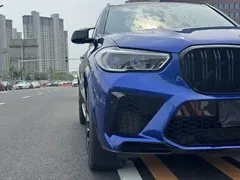 2022 BMW X5 M, синий — фото 4
