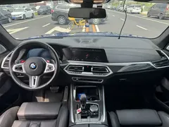 2022 BMW X5 M, синий — фото 18