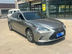 2020 Lexus ES 200 Excellence — фото 3