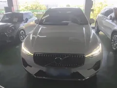 2022 Volvo XC60 B5 4WD Luxury, белый — фото 3