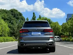 2022 BMW X5 modified xDrive 40Li M sports package — фото 5