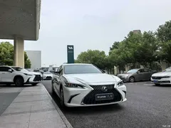 2021 Lexus ES 200 Excellence — фото 3